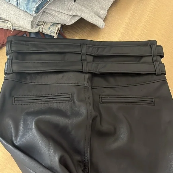 NWT Blank NYC Black Faux Leather Belted Jeans - Picture 4 of 7